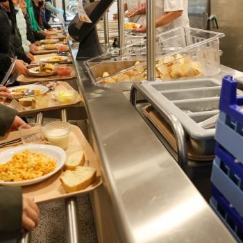 Cantine de Blenod : plateaux au self