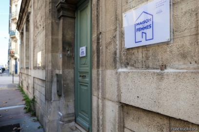 Porte d'entrée de la Maison des femmes à Nancy - Agrandir l'image, fenêtre modale